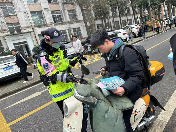 3月4日信息学部交警
